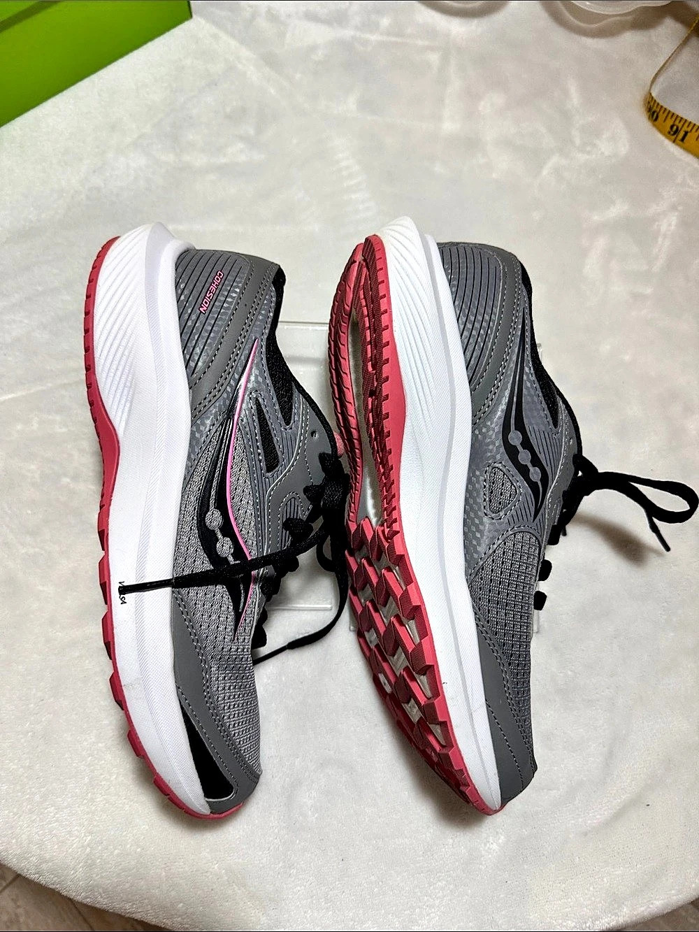 Saucony Cohesion 16 Women's Gray & Pink Athletic Shoes US 8 Like New